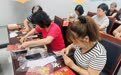 党建引领暖银龄 巧作相框载财福——西乡街道共乐社区开展长者手工主题活动
