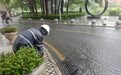 暴雨中的“盯”与“清”——沙河街道光华街社区网格员与暴雨“抢跑战”