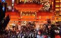 告别人车混行 敦煌西域路实施“夏夜限时步行街”