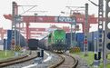 陕西冷链货物首乘“丝路电商”班列入疆