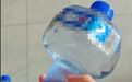 1.55升“哑铃矿泉水”走红 有网友喝完往里灌沙子 厂家回应