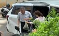【#柯文哲拄拐杖到警局更换电子手环#】#柯文哲称不会逃亡#台湾民众党