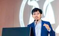 再次炸场,梁文锋的克制与代价