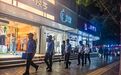 摊位纷争噪音扰民就地解决 甘肃华亭“守夜人”在行动