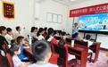 暖“心”闻:小志愿者走上街头 学习“一盔一带”安全知识