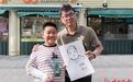俄罗斯游客频频点赞,上海游客“手痒”即兴创作……中央大街邂逅街头艺术,妙笔绘就冰城风华