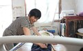 “我要是不要你,就没人疼你了”新余姐姐36年守护瘫痪弟弟