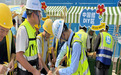 蚝心筑安·情暖工友|西乡街道蚝业社区关爱公益系列活动进工地暖心服务浸润一线建设者