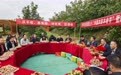 现场盲评林间打分 甘肃华亭赛园赛果庆丰收