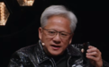 黄仁勋播客现场突然接到特朗普电话,怒斥AI末日论纯属瞎编