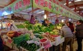 沾满泥土双手守好菜摊 王健坤细碎善意治愈城市普通人
