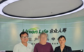 锦旗载信任,合众人寿理赔暖人心——30万理赔金为家庭保驾护航
