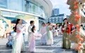 着汉服、赶古集、斗雅戏,梅林这场中秋汉服游园会如何“玩活”商圈?