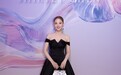 孙嘉璐亮相巴黎时装周 于光影间展现优雅新意