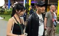 林俊杰与女友被偶遇,女友躲避镜头,林俊杰耐心陪伴安慰