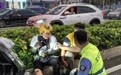 危急时刻伸援手 西乡网格员暖心护民安