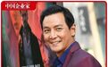 吴彦祖“中年突围”,52岁开始卖沙发