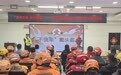 青岛市南:路口变课堂,骑手换位体验当“交警”