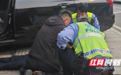长沙街头:有人倒下,有人跪下