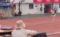 高校运动会女生跌倒爬起后夺冠 摔倒再爬起,她还是第一名!高校运动会女