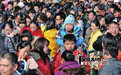 单日8.8万人乌鲁木齐火车南站迎节后高峰