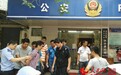 抓贼一幕:男子偷车被抓 双手反绑被踩地上