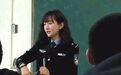 “河南最美女教师”被围观 网友:都是制服惹的祸