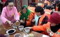 冬日“暖宴” 民权爱心志愿者请400名环卫工喝腊八粥