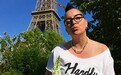 美国单身母亲花7000美元办婚礼 埃菲尔铁塔下“嫁给自己”