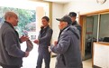 居民打开燃气灶 冒出来的不是火竟是水