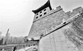 北京新建的左安门角楼“悬空”在护城河边引质疑(图)
