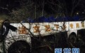 河南一辆大巴车坠崖已致20人死亡 图