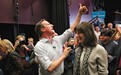 英国数十年来悬念最大选举今日举行 成“拼妻战”