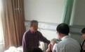 牺牲政委之子探视父母遗体时昏倒送医