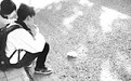 少年穿校服抽烟遭围观 福州网友发微博规劝