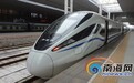 新型“子弹头”动车驶上海南环岛高铁试运行 座椅下有充电插座