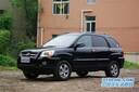 丰田RAV4 一汽丰田RAV4经典版标配ABS/EBD/EBA和前排双安全气囊等安全装置,同时配置了多功能方向盘、单碟CD、前后电动车窗、后视镜电加热以及自折叠等配置;豪华版在经典版基础上增加了前排侧气囊、前后排头部气囊、TCS/ESP、自动驻车制动系统、电动天窗、真皮方向盘和多碟CD等配置;豪华导航版则在此基础上增加了GPS导航、中控台彩屏以及蓝牙系统等配置;2.