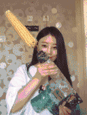 电钻啃玉米卷掉头发 这妹子火到国外成了国际网红