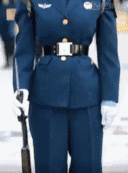 没想到除了腰围小,即使当了妈妈,腰部的皮肤保养的还不错.