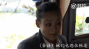 宁静上车,对着郑爽和陈意涵打唇语说她们也想住帐篷,然后翻了个白眼