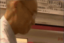 不过,有人竟然被困在自动取款机里,这种事你一辈子也碰不上,这简直