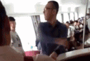 男子变本加厉,竟然左右开弓,对其连续狂打耳光……随后默然转身离开