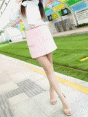 一字带高跟凉鞋受宠 因为既拉伸了脚背,又显腿长