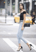 说到维多利亚的秘密,脑海里最先浮现的就是华丽性感的内衣,身材火辣