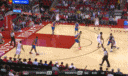 7分54秒,哈登三分线外加速杀到进去,吸引张兆旭的包夹后把球抛向空中