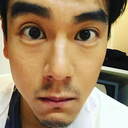 眼大似铜铃!彭于晏晒自拍蓄胡须变糙汉
