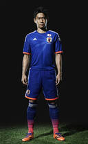 日本队发布2014世界杯新款球衣 疑似军旗标志