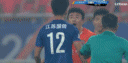 鲁能舜天半场两爆冲突 王永珀当裁判面揍对手(gif)