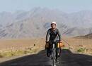 骑行1.6万公里 他为非洲村庄建水井和充电站