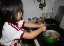 日本妈妈每天逼4岁女儿做菜 原因感动无数人(图)